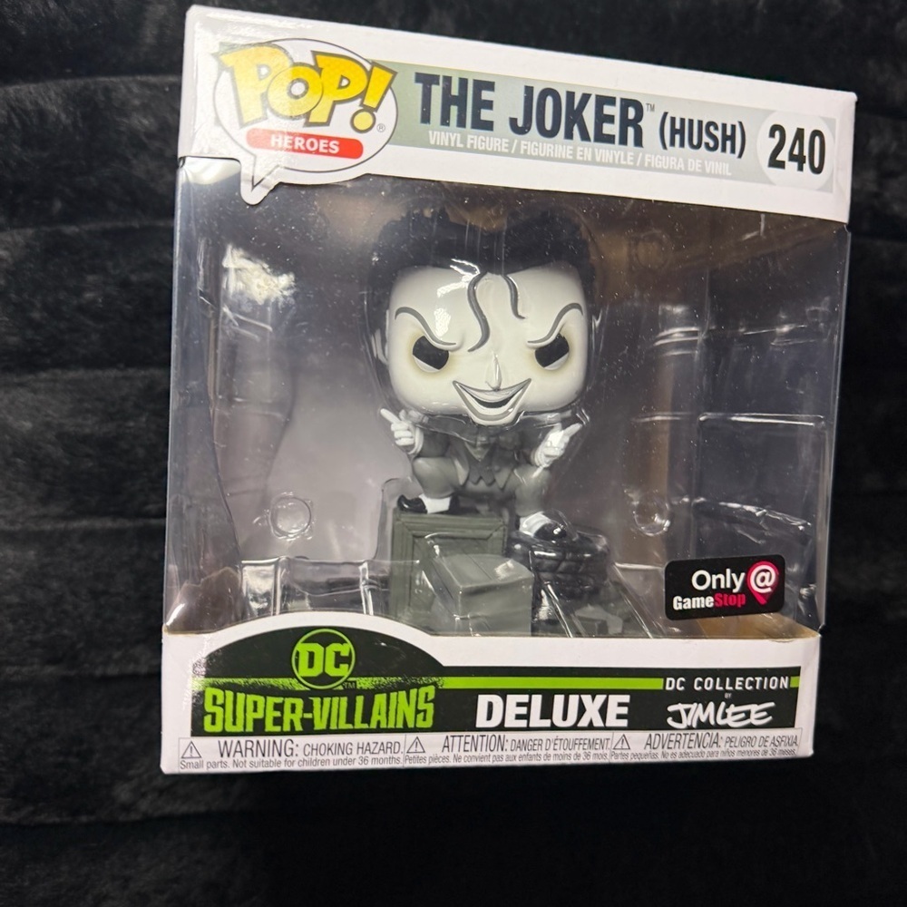 NEW Funko Pop! The Joker (Hush) Deluxe #240 vinyl figure DC Super-Villains